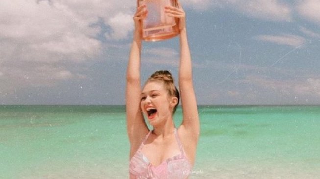 Jadi Model Parfum Michael Kors, Ketiak Gigi Hadid Bikin Netizen Salfok