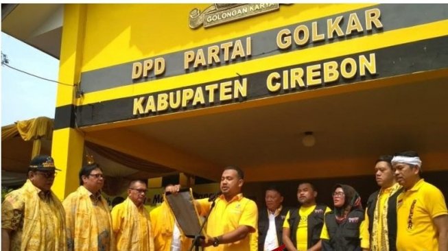 Dipecat Dari Ketua Golkar Cirebon, Toto: Saya Yakin Karena Dukung Bamsoet