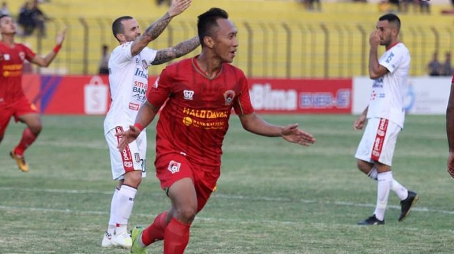 Pemain Kalteng Putra, melakukan selebrasi usai cetak gol ke gawang Bali United pada Liga 1 2019. (Instagram/@kaltengputra_id)