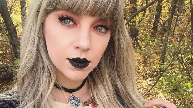 April Gloria yang mirip Taylor Swift. (Instagram/@_aprilgloria)