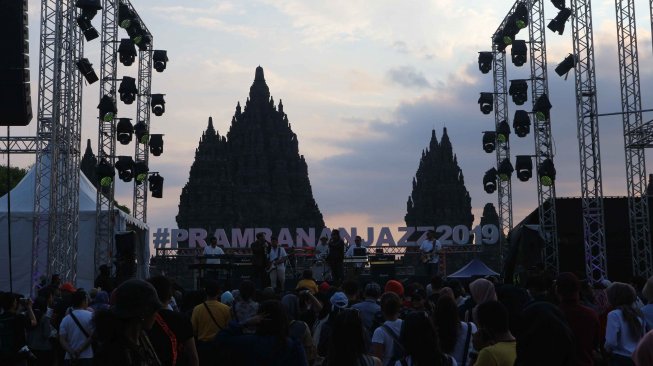 Penampilan Langit Sore di hari kedua Prambanan Jazz 2019 (Suara.com Aditya)