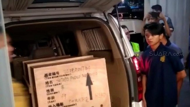 Tiba di Soetta, Tangis Kerabat Pecah Kala Peti Jenazah Sutopo Diangkut