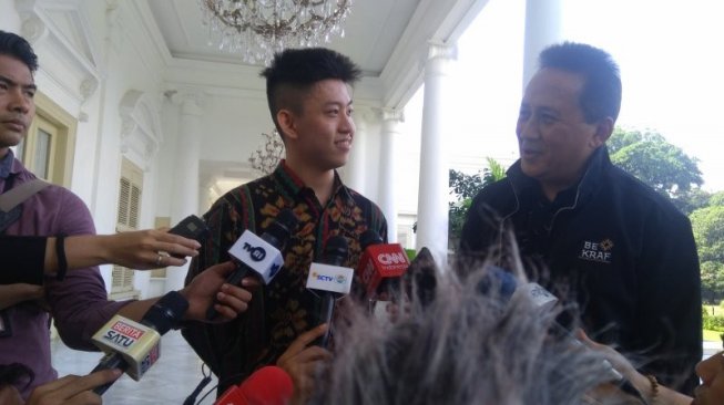 Disindir Bukan Rapper Panutan, Momen Rich Brian Kenalkan Kuliner Indonesia