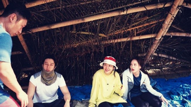 Artis Lee Yeol-Eum dalam variety show Law of The Jungle (instagram.com/yuleumlee)