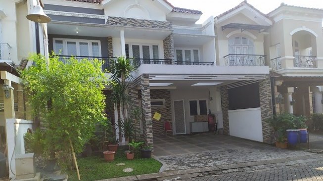 Bendera Kuning Terpasang di Kediaman Sutopo BNPB di Depok