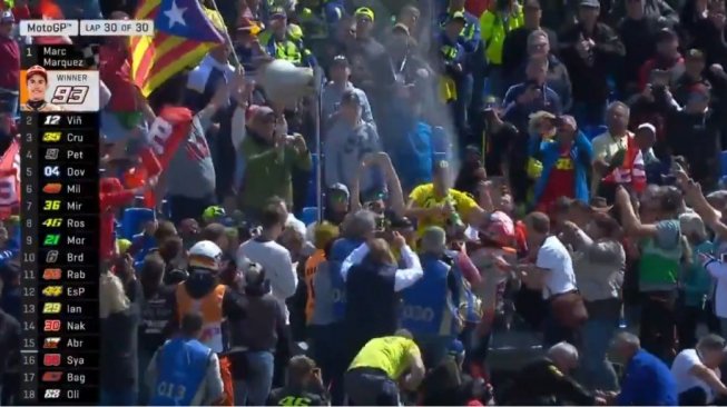 Rayakan Kemenangan Kesepuluh, Marquez Semprot Fans Rossi