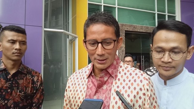 Depan Mahasiswa, Sandiaga Sindir Proyek Jalan Tol Pemerintah