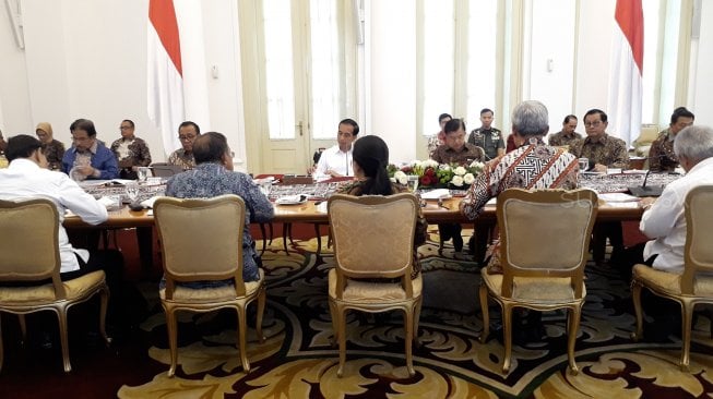 Bahas Percepatan Pembangunan Jateng, Jokowi Ratas dengan Ganjar Pranowo