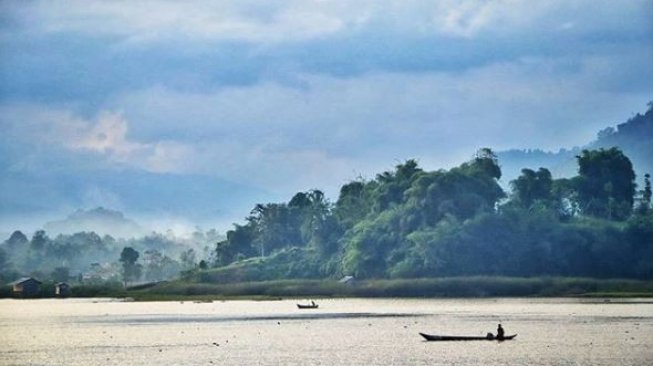 Duduk Sejenak, Menghayati Keelokan Alam Danau Kerinci di Jambi