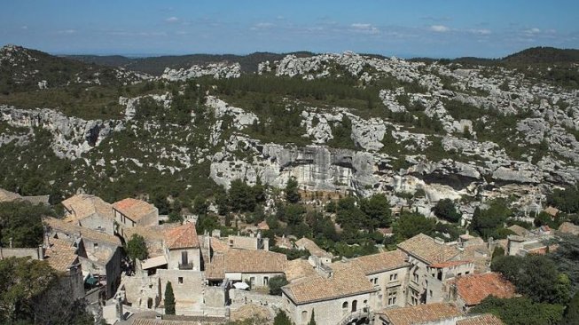 Menyisir kota tua Provence dari udara (Wikimedia Commons Ignis)