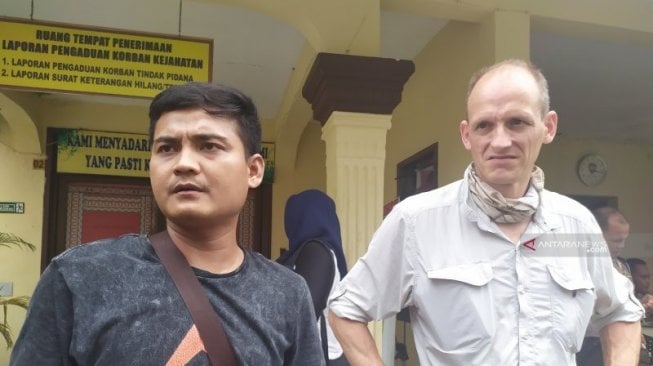 Naik Bentor Sekeluarga, Turis Asal Perancis Dijambret Dekat Rumah Gubernur