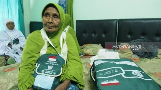 Nenek Berusia 103 Tahun Jadi Calon Jemaah Haji Tertua Embarkasi Surabaya