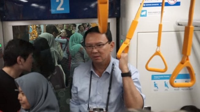 Jajal Naik MRT untuk Kali Pertama, Begini Reaksi Ahok