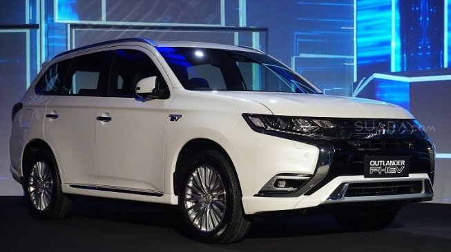 Lewat GIIAS 2019 Ini Harga Resmi Outlander PHEV dan 