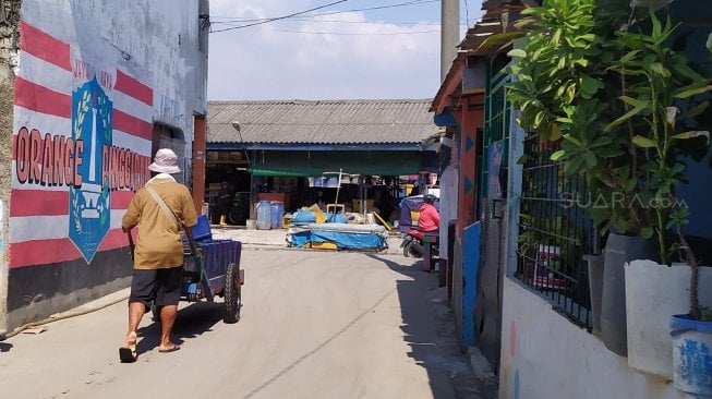 Warga di Kampung Nelayan Kamal Muara, Penjaringan, Jakarta Utara sudah puluhan tidak pernah menggunakan air tanah untuk keperluan sehari-hari. (Suara.com/Tyo)