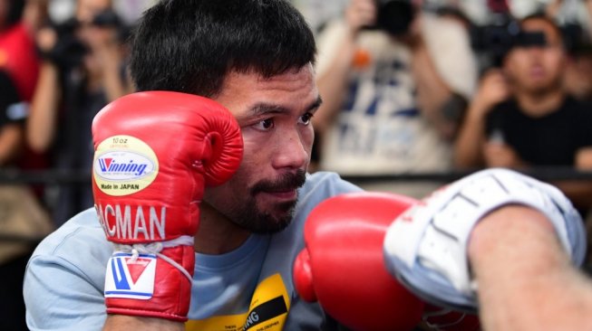 Ikon tinju asal Filipina, Manny Pacquiao melakukan latihan terbuka untuk umum di California, AS, Rabu (10/7/2019). [AFP/Frederic J. Brown]