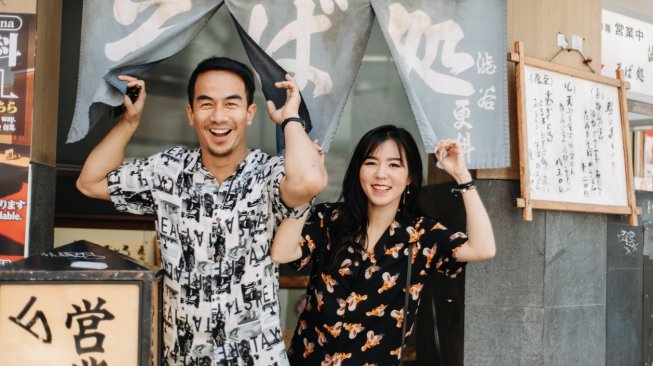 Joe Taslim dan keluarga menghabiskan liburan musim panas ke Tokyo. (Dok. Sweet Escape)