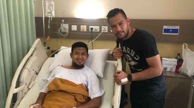 Patah Kaki, Persija Bantu Pengobatan Kiper Andalan Persib?