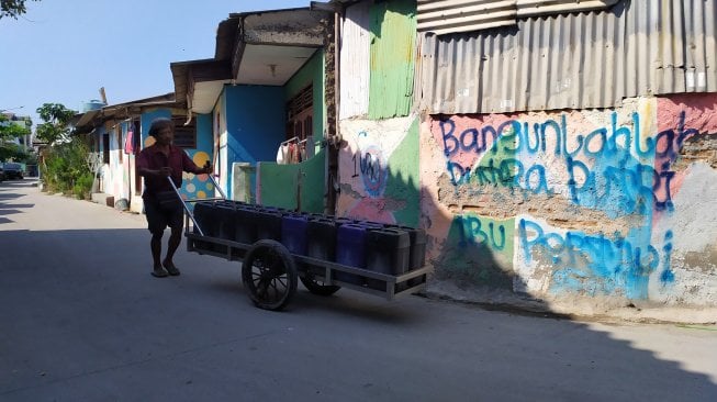 Krisis Air Bersih, Warga Kampung Kamal Muara Tunggu Realisasi Janji Anies