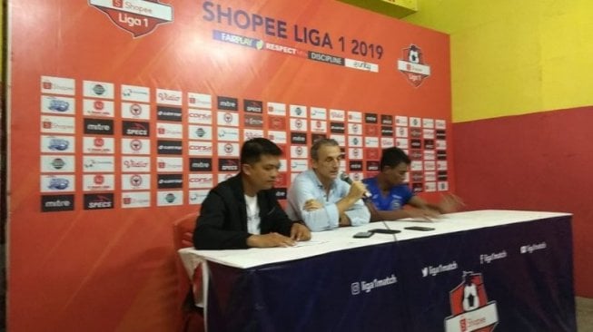 Arema FC Menang Tipis, Milomir Seslija Keluhkan Cuaca Panas