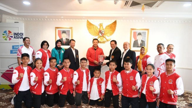 Beri Semangat Atlet Karate, Menpora : Tampil Percaya Diri!