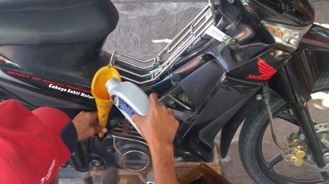 Sering Pakai Oli 'Sesat' Bikin Motor Rewel? Begini Pengakuan Penggunanya