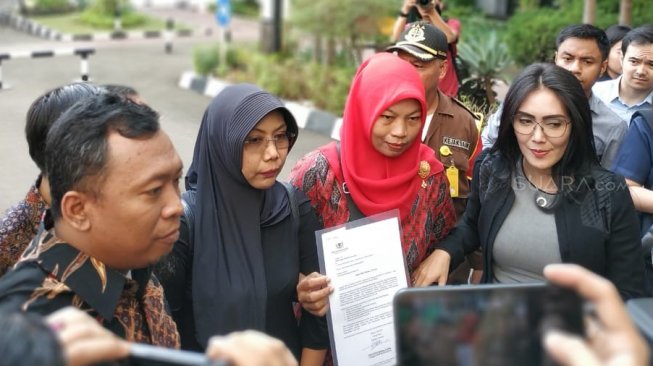 Baiq Nuril Serahkan Surat Permohonan Penangguhan Penahanan ke Jaksa Agung