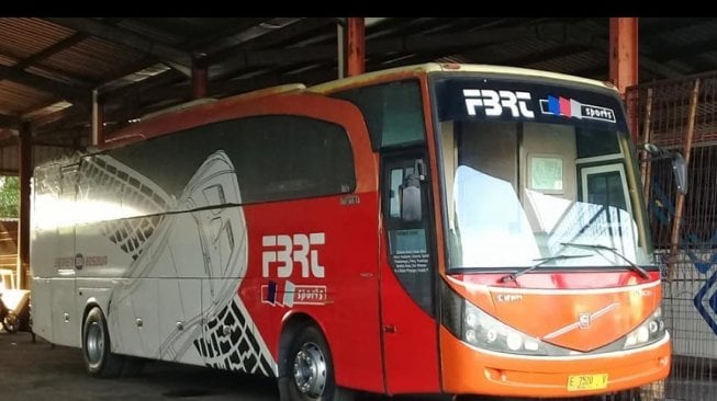 Dari Luar Terlihat Biasa, Jeroan Bus Pelat E Ini Seperti Rumah