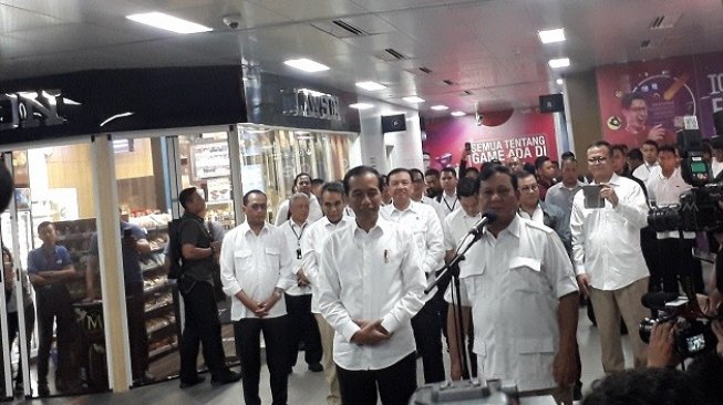 Ada Simbol Tersembunyi dalam Pertemuan Jokowi - Prabowo di Stasiun MRT