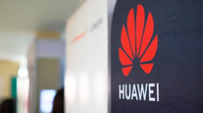 Jelang Lengser, Trump Beri Serangan Terakhir ke Huawei