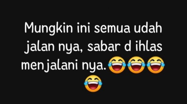 Ibu salah pilih emoji saat berduka di status Facebook. (Twitter/@es_twr)