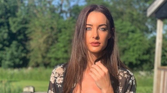 YouTuber Cantik Emily Hartridge Tewas Ditabrak Truk