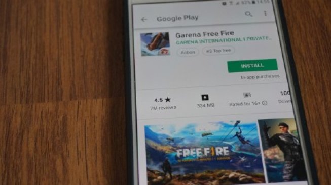 Ilustrasi game Free Fire dalam sebuah ponsel pintar. [Shutterstock]