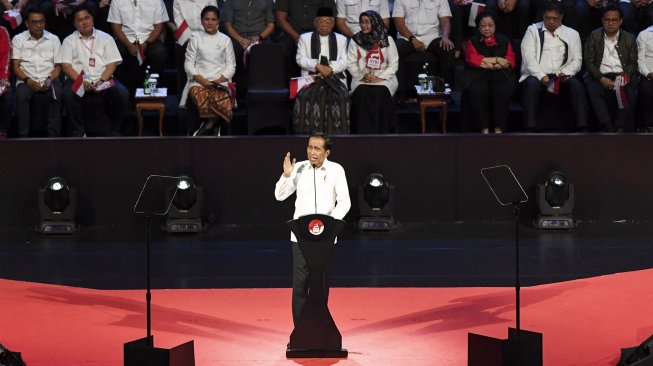 Presiden terpilih Joko Widodo menyampaikan pidato pada Visi Indonesia di Sentul International Convention Center, Bogor, Jawa Barat Minggu (14/7).[ANTARA FOTO/Hafidz Mubarak] 
