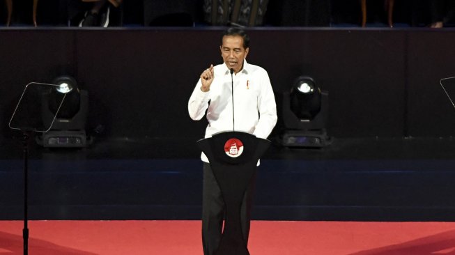 Presiden terpilih Joko Widodo menyampaikan pidato pada Visi Indonesia di Sentul International Convention Center, Bogor, Jawa Barat Minggu (14/7).[ANTARA FOTO/Hafidz Mubarak] 