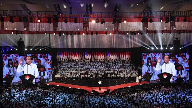 Presiden terpilih Joko Widodo menyampaikan pidato pada Visi Indonesia di Sentul International Convention Center, Bogor, Jawa Barat Minggu (14/7).[ANTARA FOTO/Hafidz Mubarak] 
