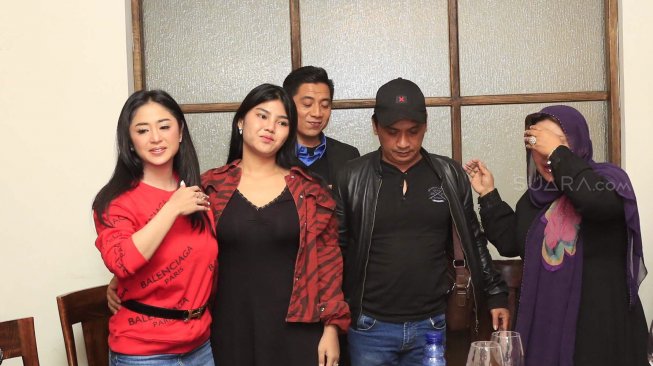 Dewi Perssik dan Rosa Meldianti Akur dan Karaoke Bareng, Dinar Candy Bersyukur