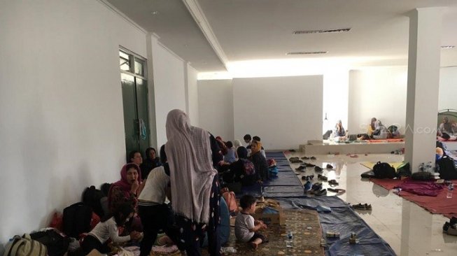 Anies Hentikan Bantuan untuk Pencari Suaka, Cadangan Logistik Disimpan Lagi