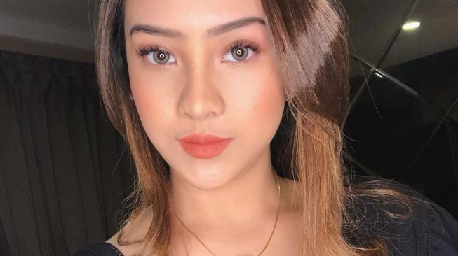 Dinner di Warteg, Anya Geraldine: Bahagia Itu Sederhana