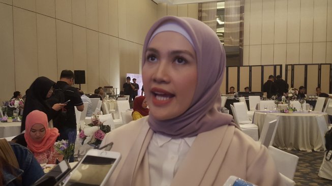 dr. Hafiza Fikri Fadel, Sp.KK. memberikan tips penggunaan sun screen bagi perempuan Indonesia. (Shutterstock)