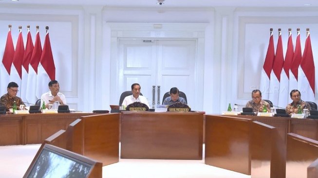 Presiden Jokowi saat pimpin rapat terbatas di Kantor Presiden. (Dok. Birosetpres).