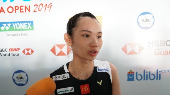Tunggal putri China Taipei peringkat satu dunia, Tai Tzu Ying di Mixed Zone Istora Senayan, Jakarta, Selasa (16/7/2019) [Suara.com/Arief Apriadi].
