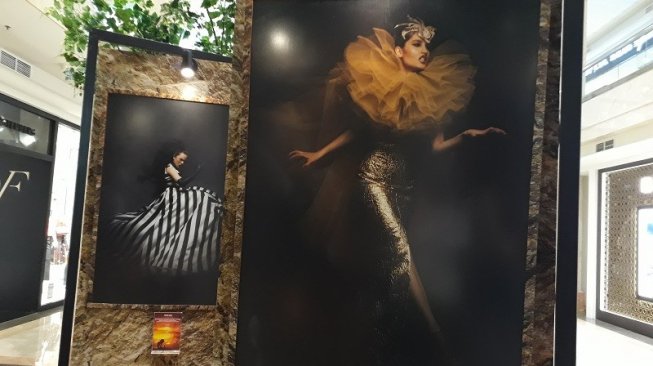 Pameran Foto The Lion King, Rio Motret Ajak Luna Maya hingga Gempita