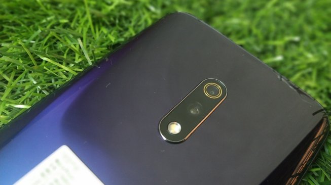 Realme X, dengan kamera belakang 48 mega piksel, akan diluncurkan di Jakarta pada 25 Juli 2019. [Suara.com/Tivan Rahmat]