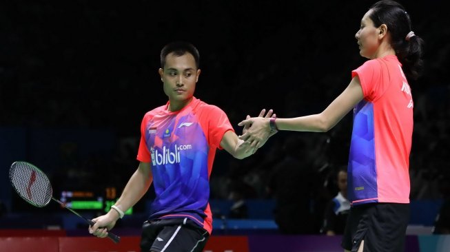 Pasangan ganda campuran Indonesia, Hafiz Faizal/Gloria Emanuelle Widjaja, melaju ke babak kedua Indonesia Open 2019 usai mengalahkan juniornya, Rinov Rivaldy/Pitha Haningtyas Mentari, di Istora Senayan, Jakarta, Rabu (17/7). [Humas PBSI]