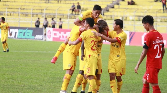 Selebrasi pemain Bhayangkara FC usai membobol gawang Semen Padang (dok. Bhayangkara FC).