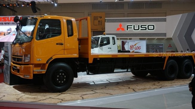 Enam varian dari Fuso Fighter yang diluncurkan dalam GIIAS 2019 adalah FM 65FM (4x2), FM 65 FM Higear (4x2), FM 65FSL (4x2), FM 65 FSL Higear (4x2), FN 61 FL (6x2),  FN 62FL HD (6x4) [Suara.com/Manuel Jeghesta Nainggolan].