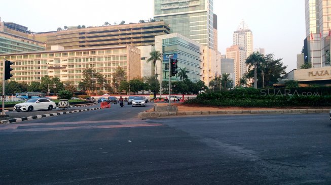 Suasana di kawasan Bundaran HI, Jakarta, Kamis (18/7). [Suara.com/Oke Atmaja]