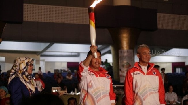 Pembukaan ASEAN School Games 2019: Ganjar Bersepeda, Menpora Lari