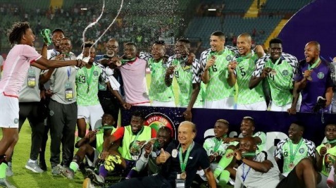 Para pemain Nigerian merayakan finis posisi ketiga di Piala Afrika 2019 setelah mengalahkan Tunisia di Al Salam stadium, Kairo. Khaled DESOUKI / AFP